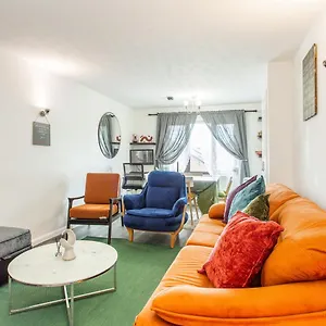 unique-colourful-vintage-apartment.brighton-hotels-england.com/